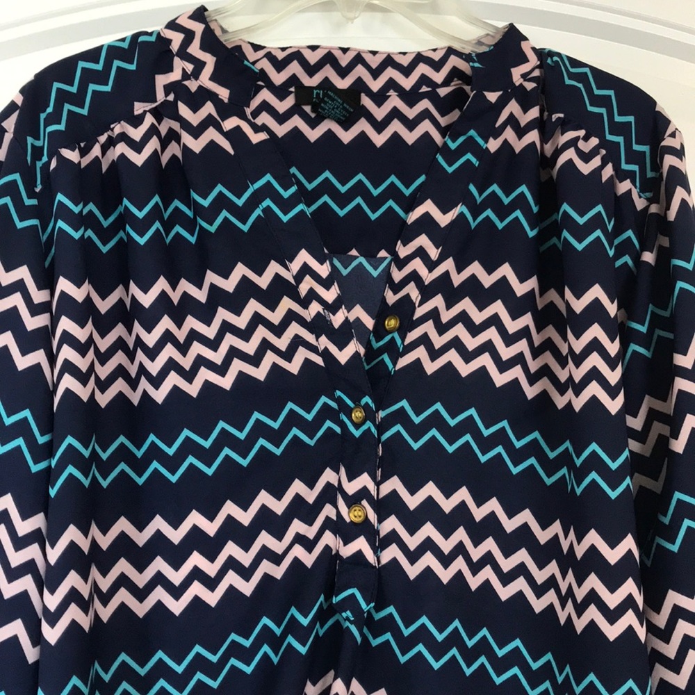 Plus blouse - Picture 2 of 3